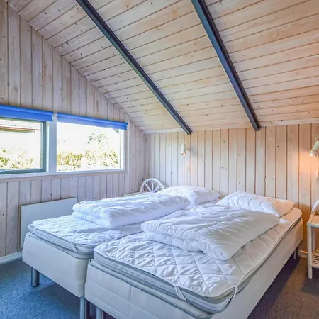 3 Bedroom Cozy In Semesterbostad