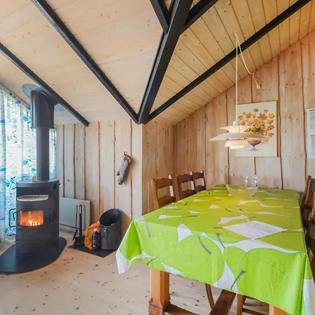 Semesterbostad 3 Bedroom Cozy In
