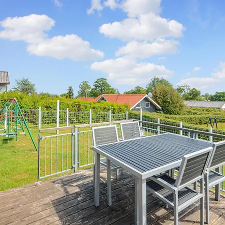 3 Bedroom Cozy In Semesterbostad