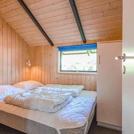3 Bedroom Cozy In Semesterbostad